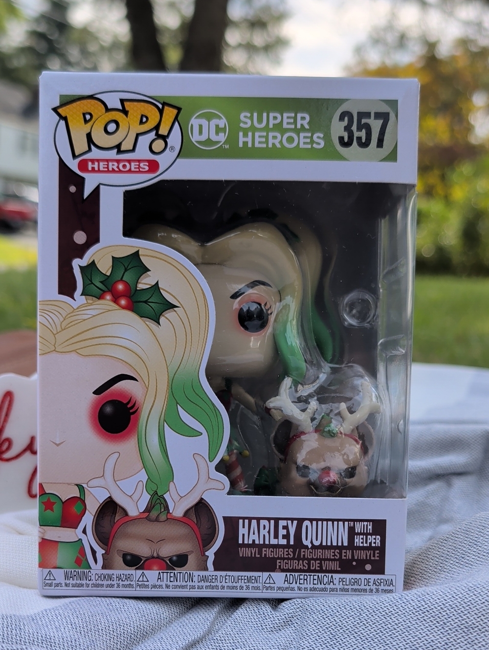 (NEW IN BOX) Funko Pop! DC Holiday - Harley Quinn with Helper #357